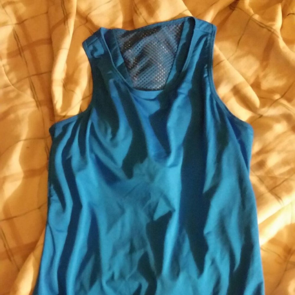 ladies ACX active gym shirt with breast pads, turquoise, medium.